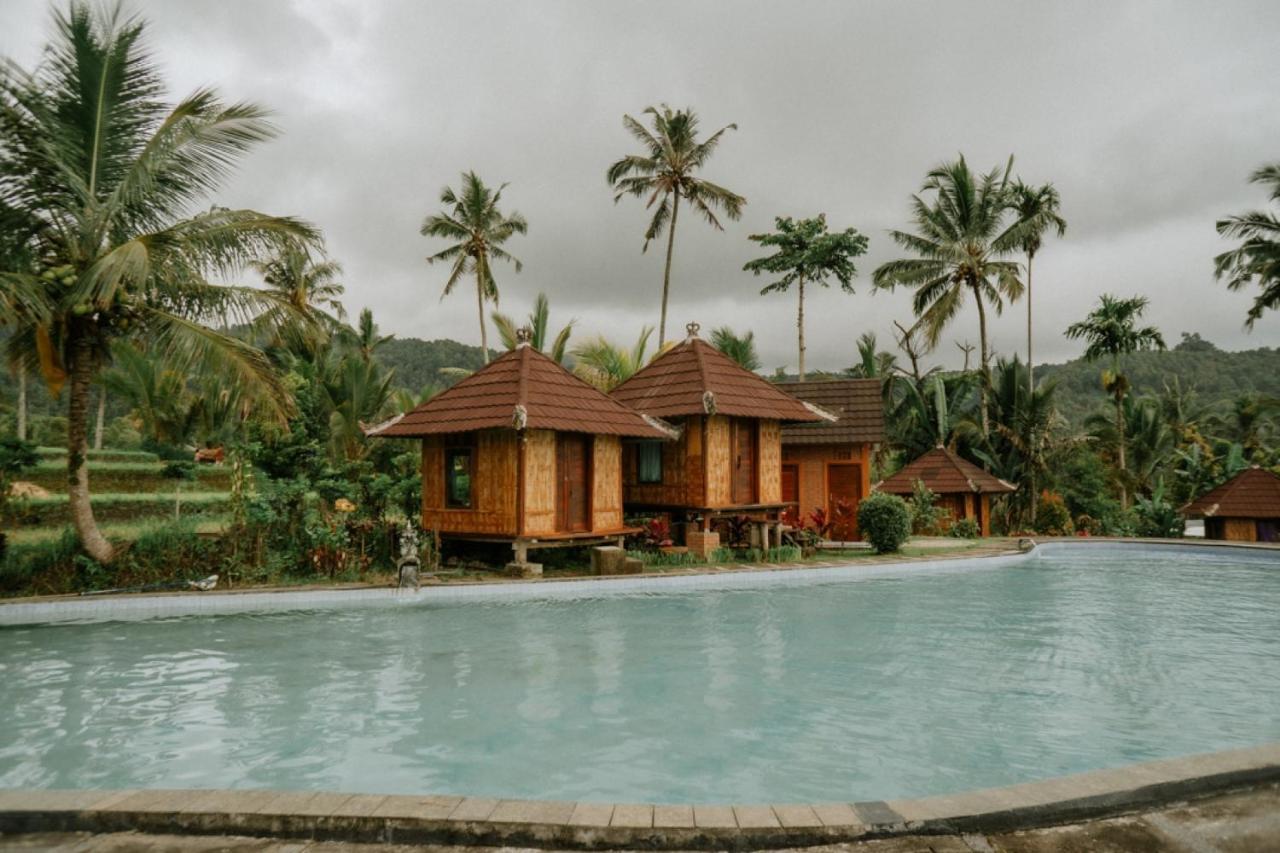 Puri Sunny Camp Villa Munduk Exteriör bild